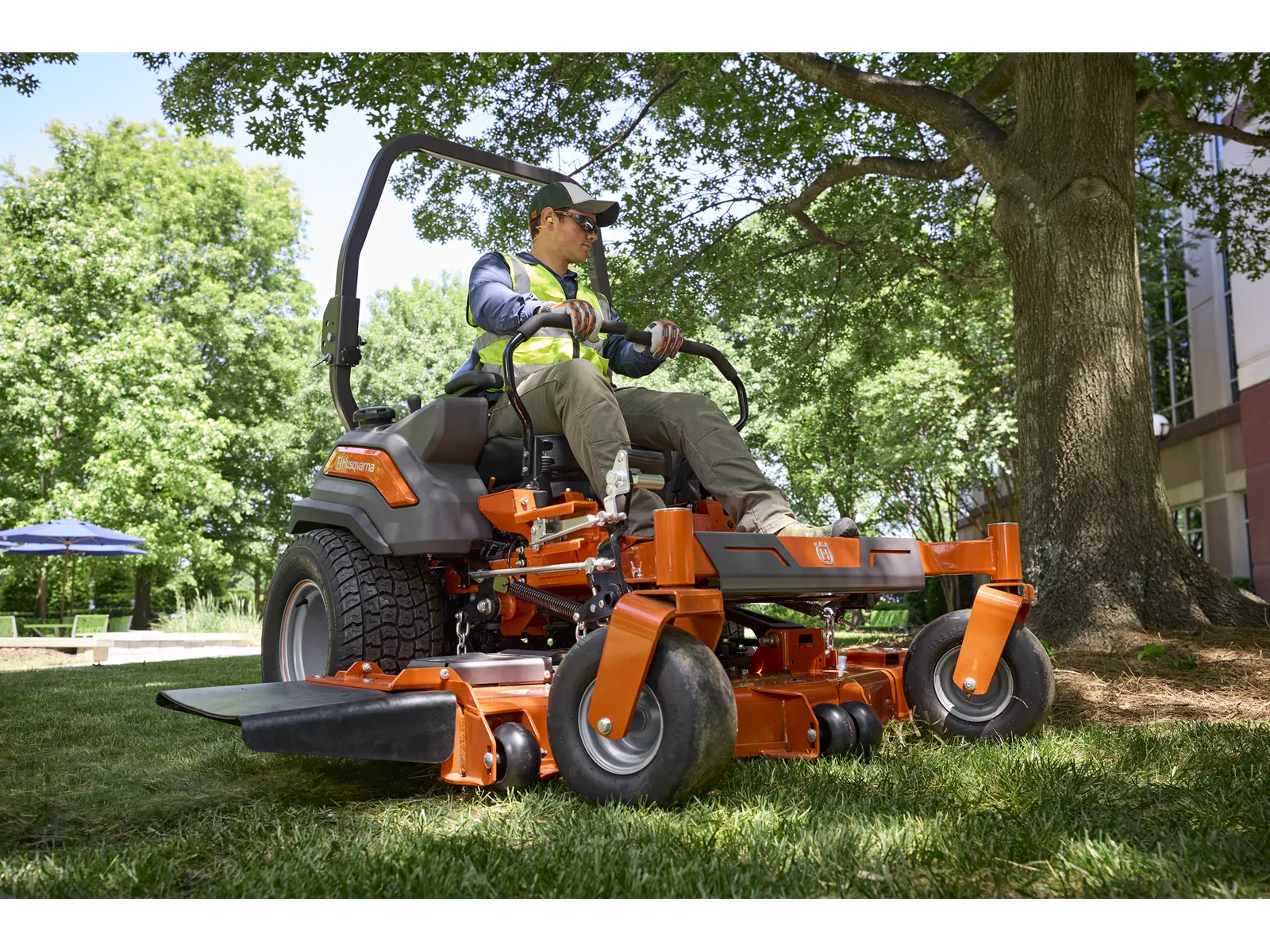 Who Makes Husqvarna Lawn Tractors